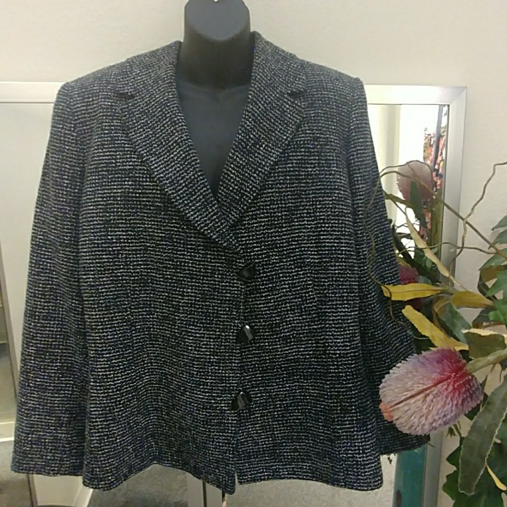 Tahari Black & White Blazer- Size 16